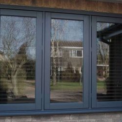 Выбор между белыми и цветными окнами — какие лучше ставить?