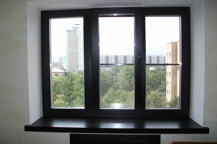черные окна в интерьере квартиры
