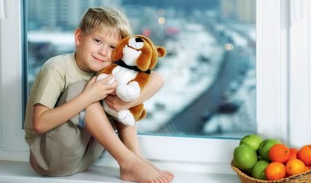 Детский замок на пластиковые окна. Возможности, типы, производители