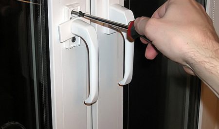 Как снять ручку на пластиковых окнах. Советы