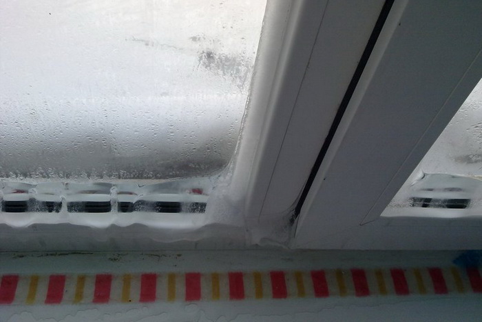 Как устранить промерзание пластикового окна?