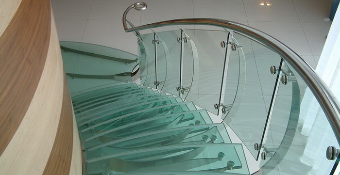 Лестница из триплекс-стекла