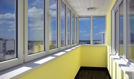 Пластиковые окна на балкон. Стеклопакеты и раздвижные — какие лучше поставить?