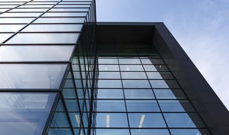 Структурное остекление фасадов — возможности инновационной технологии